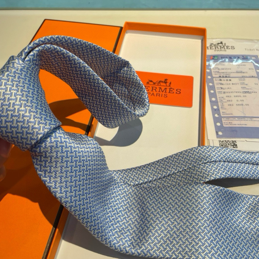 爱马仕H字母男士新款领带系列👔👔，让男士可以充分展示自己个性。100%顶级斜纹真丝手工定制‼