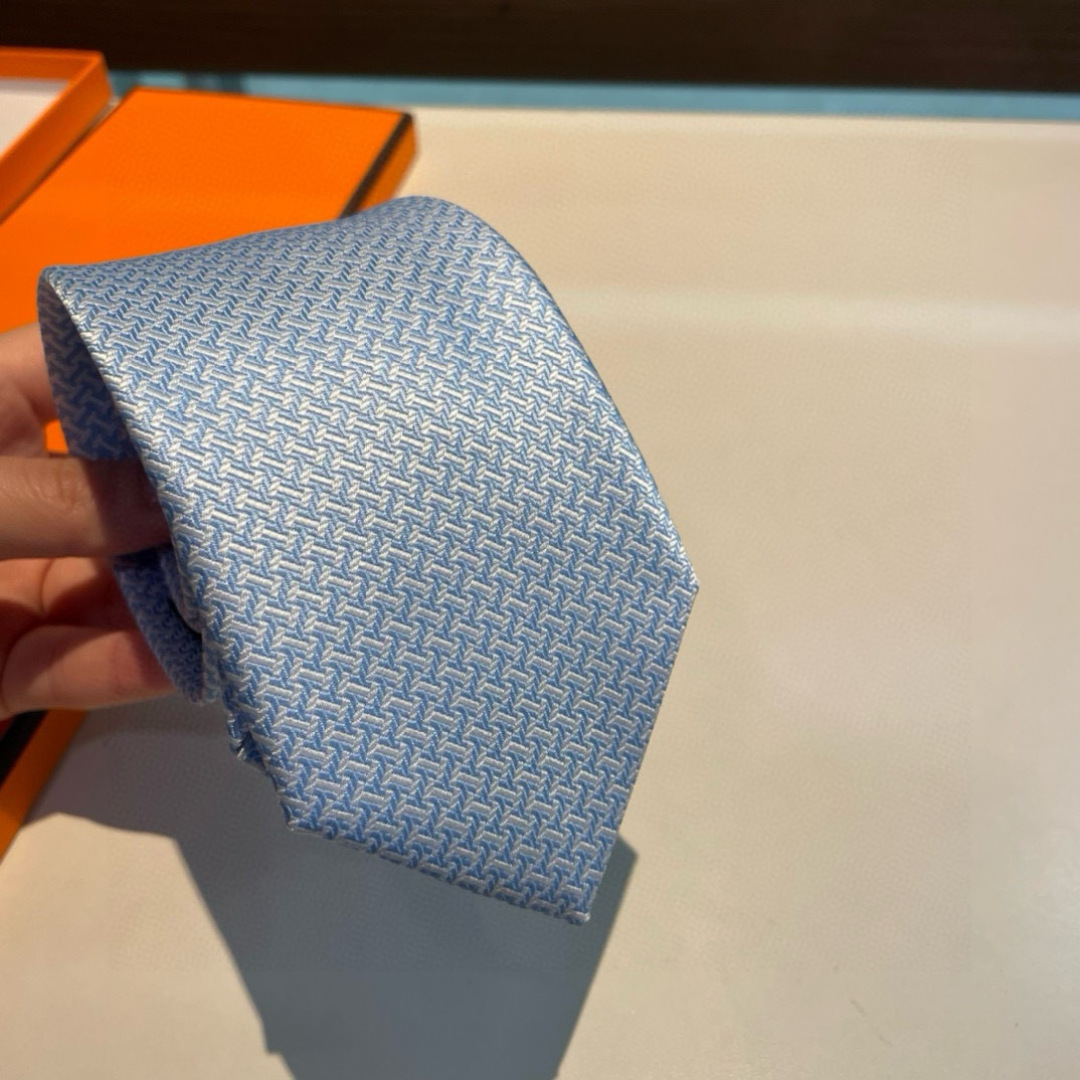 爱马仕H字母男士新款领带系列👔👔，让男士可以充分展示自己个性。100%顶级斜纹真丝手工定制‼