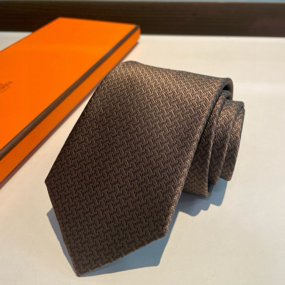 爱马仕H字母男士新款领带系列👔👔，让男士可以充分展示自己个性。100%顶级斜纹真丝手工定制‼