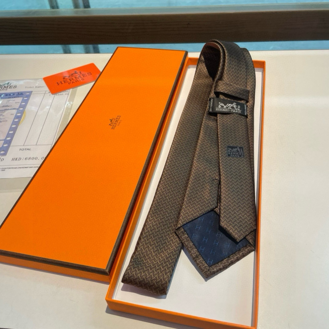 爱马仕H字母男士新款领带系列👔👔，让男士可以充分展示自己个性。100%顶级斜纹真丝手工定制‼