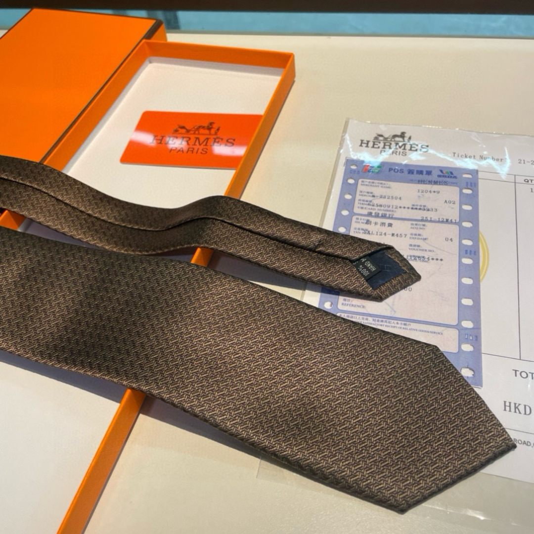 爱马仕H字母男士新款领带系列👔👔，让男士可以充分展示自己个性。100%顶级斜纹真丝手工定制‼