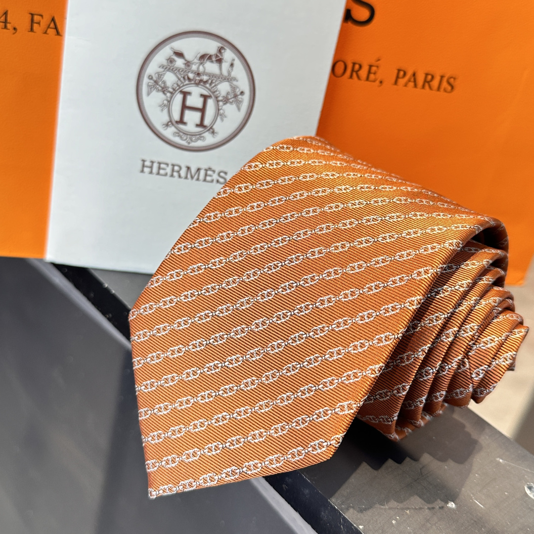 特 爱马仕最新款领带 “抛锚起航”领带手工缝制重磅真丝领带（100%桑蚕丝）。爱马仕领带是每位男士衣橱中