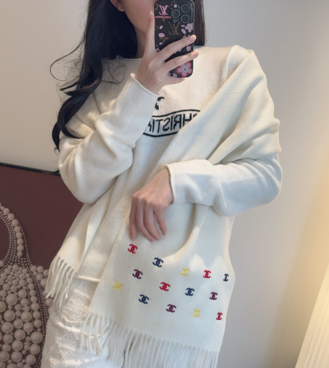 🆕 【CHANEL·香奈儿 】喜欢有颜值，高质量的亲可入手，名媛单品，无论怎么搭配都是满满的气质感，100%极品山羊绒水