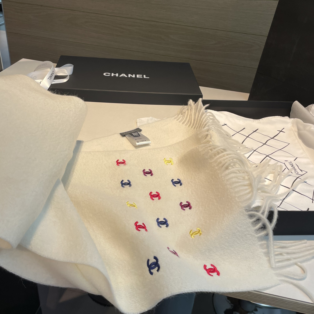 🆕 【CHANEL·香奈儿 】喜欢有颜值，高质量的亲可入手，名媛单品，无论怎么搭配都是满满的气质感，100%极品山羊绒水