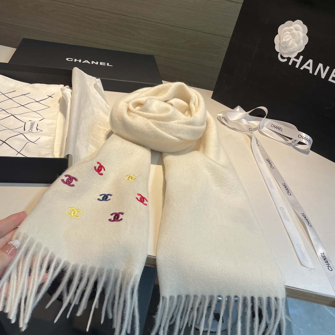 🆕 【CHANEL·香奈儿 】喜欢有颜值，高质量的亲可入手，名媛单品，无论怎么搭配都是满满的气质感，100%极品山羊绒水