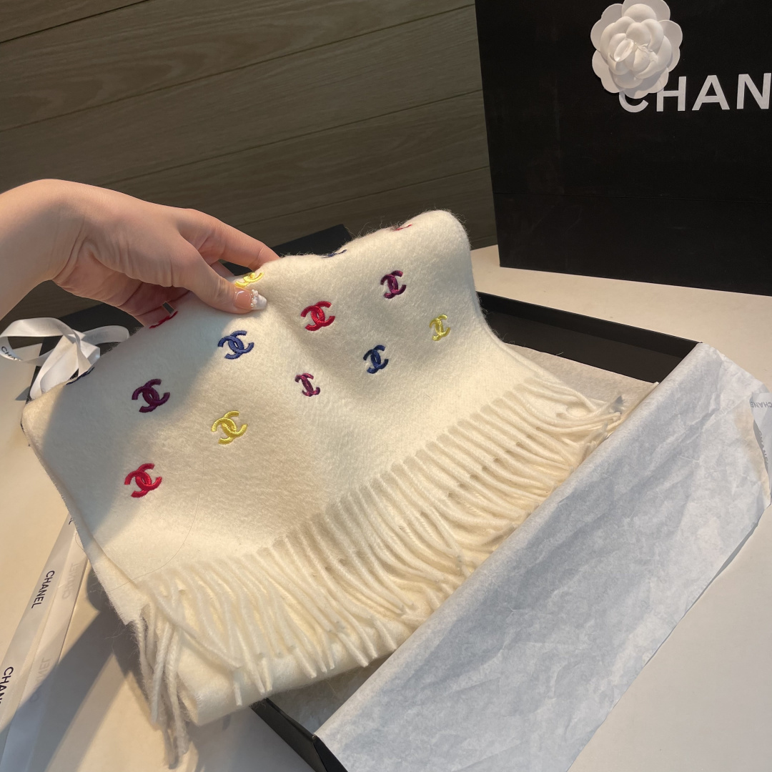 🆕 【CHANEL·香奈儿 】喜欢有颜值，高质量的亲可入手，名媛单品，无论怎么搭配都是满满的气质感，100%极品山羊绒水