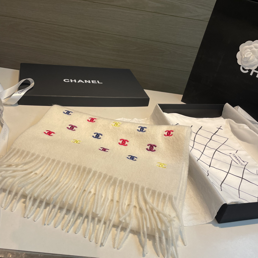 🆕 【CHANEL·香奈儿 】喜欢有颜值，高质量的亲可入手，名媛单品，无论怎么搭配都是满满的气质感，100%极品山羊绒水