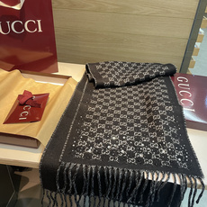 gucci新款满天星水钻围巾,宝子们今年CNY系列真的是杀疯了🧣 一整个被这波新年朱樱红戳中新年DNA红底➕巴西亮钻bl gucci新款满天星水钻围巾,宝子们今年CNY系列真的是杀疯了🧣 一整个被这波新年朱樱红戳中新年DNA红底➕巴西亮钻bl
