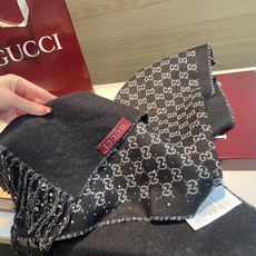 gucci新款满天星水钻围巾,宝子们今年CNY系列真的是杀疯了🧣 一整个被这波新年朱樱红戳中新年DNA红底➕巴西亮钻bl gucci新款满天星水钻围巾,宝子们今年CNY系列真的是杀疯了🧣 一整个被这波新年朱樱红戳中新年DNA红底➕巴西亮钻bl