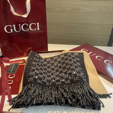 gucci新款满天星水钻围巾,宝子们今年CNY系列真的是杀疯了🧣 一整个被这波新年朱樱红戳中新年DNA红底➕巴西亮钻bl gucci新款满天星水钻围巾,宝子们今年CNY系列真的是杀疯了🧣 一整个被这波新年朱樱红戳中新年DNA红底➕巴西亮钻bl
