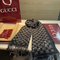 gucci新款满天星水钻围巾,宝子们今年CNY系列真的是杀疯了🧣 一整个被这波新年朱樱红戳中新年DNA红底➕巴西亮钻bl gucci新款满天星水钻围巾,宝子们今年CNY系列真的是杀疯了🧣 一整个被这波新年朱樱红戳中新年DNA红底➕巴西亮钻bl