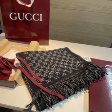 gucci新款满天星水钻围巾,宝子们今年CNY系列真的是杀疯了🧣 一整个被这波新年朱樱红戳中新年DNA红底➕巴西亮钻bl gucci新款满天星水钻围巾,宝子们今年CNY系列真的是杀疯了🧣 一整个被这波新年朱樱红戳中新年DNA红底➕巴西亮钻bl