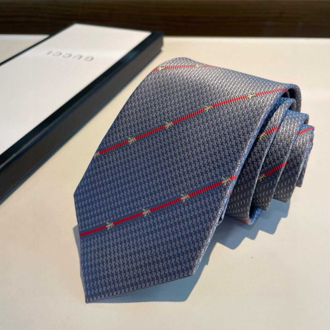 男士领带系列👔👔，稀有采用专柜经典主题动物蜜蜂绣花展现精湛手工与时尚优雅的理想选择，这款领带将标志性完美