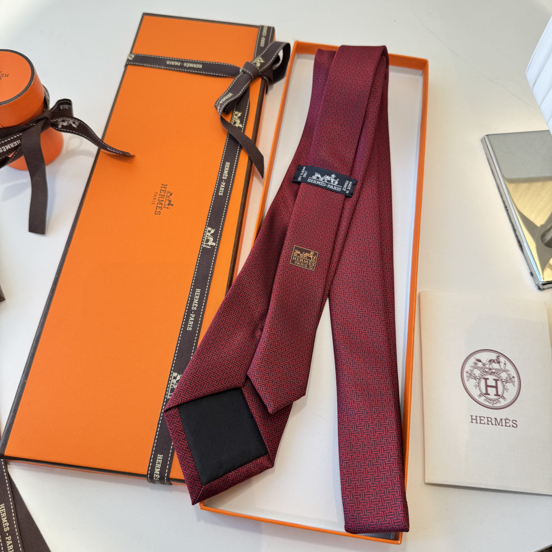 特 爱马仕男士新款领带系列👔👔，稀有H家每年都有一千条不同印花的领带面世，从最初的多以几何图案表现骑术活
