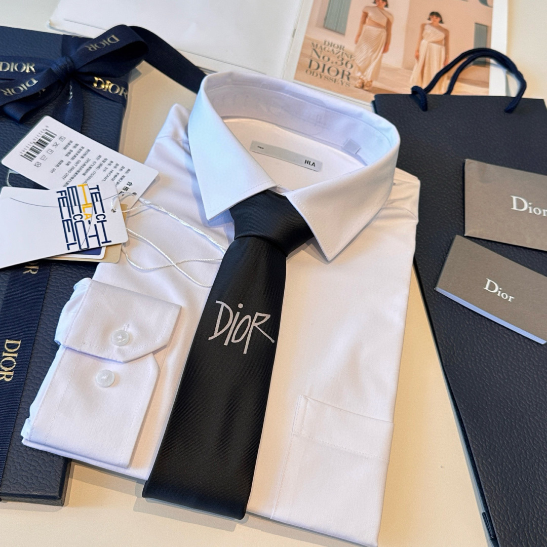 特 👔Dior男士【CD绣标领带】，稀有😻😻展现精湛手工与时尚优雅的理想选择，这款采用DO家最经典极具标