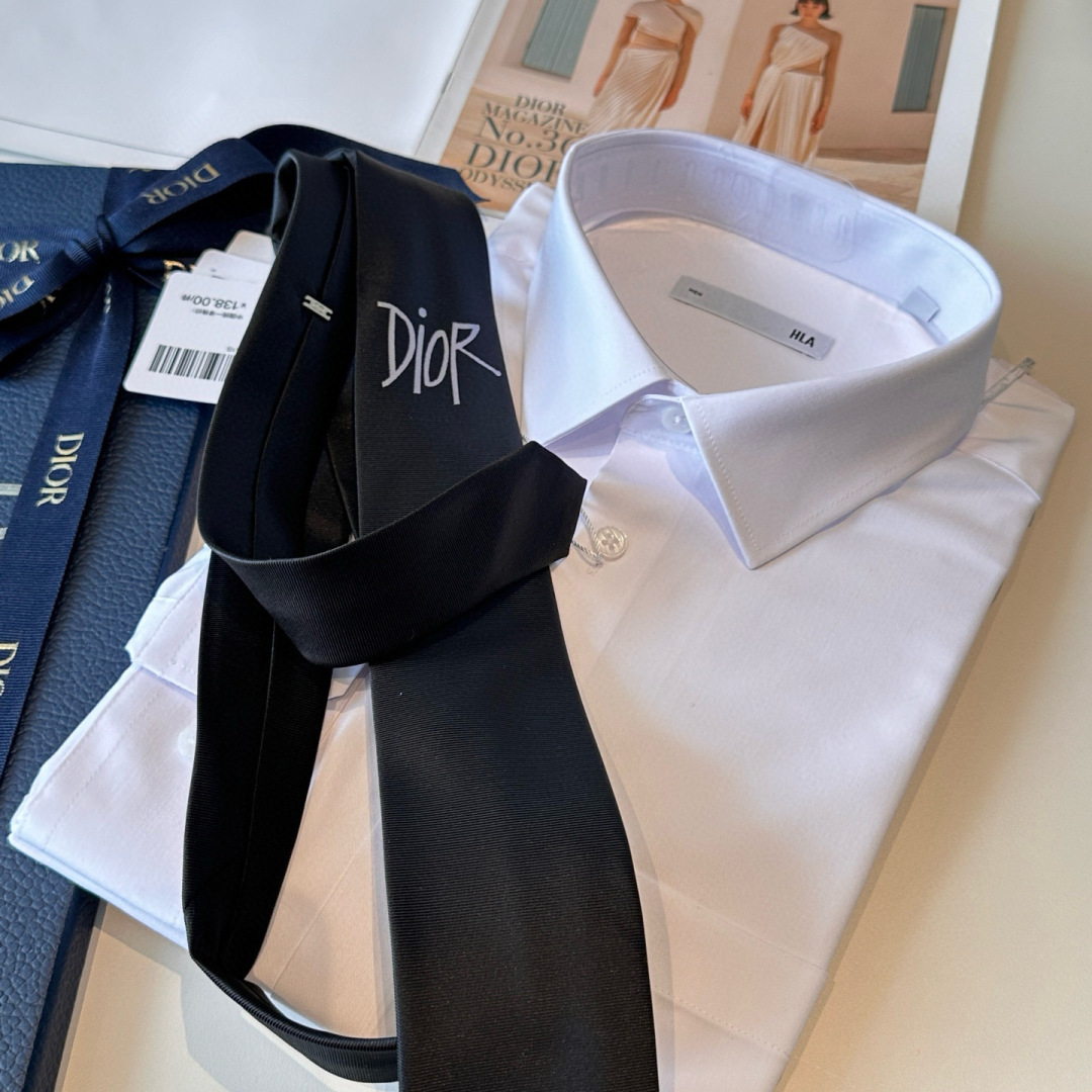 特 👔Dior男士【CD绣标领带】，稀有😻😻展现精湛手工与时尚优雅的理想选择，这款采用DO家最经典极具标