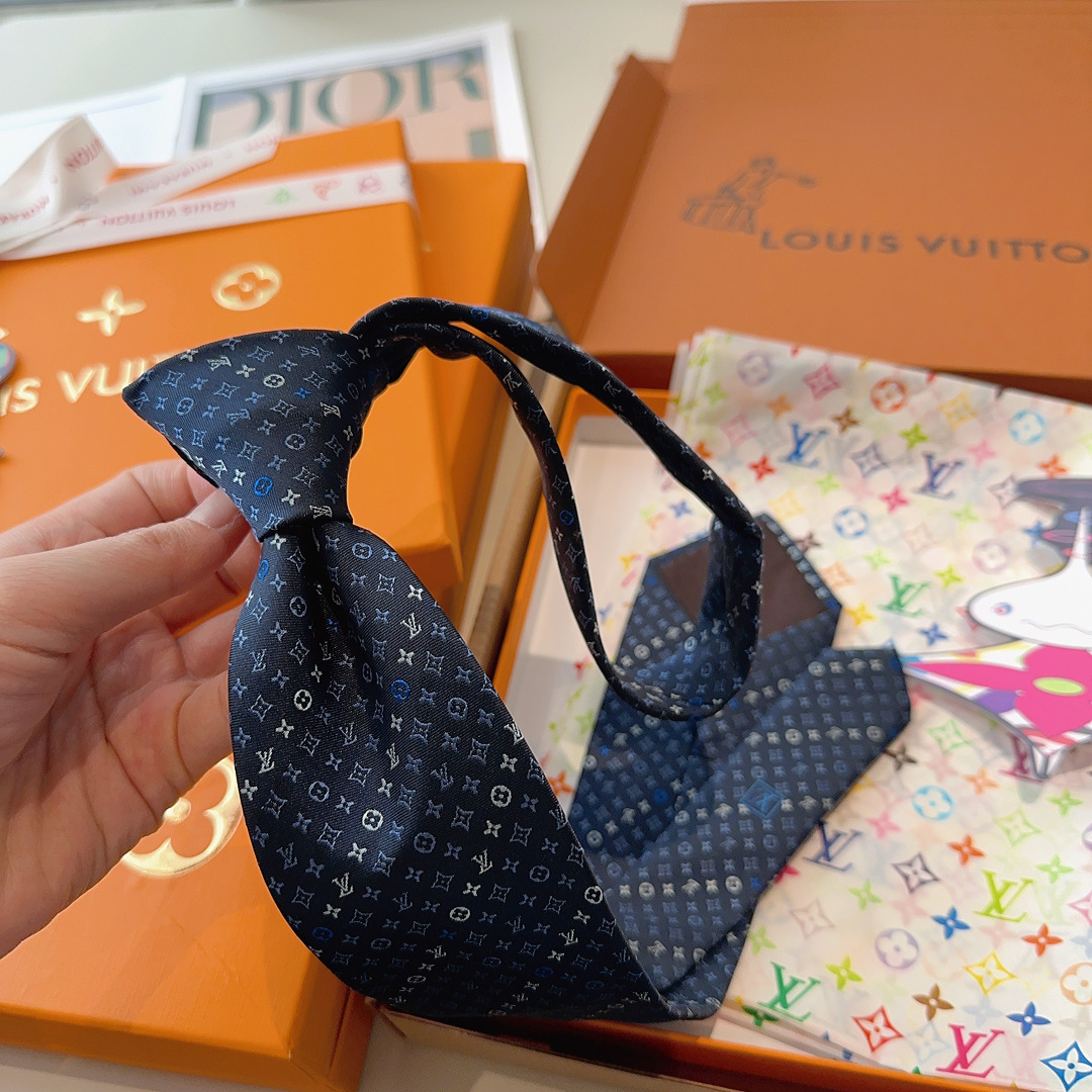 特 LV老花领带 ，路易威登经典领带👔老花提花设计，男士必备单品超时尚！高端品质 版型面料都达到品牌标准