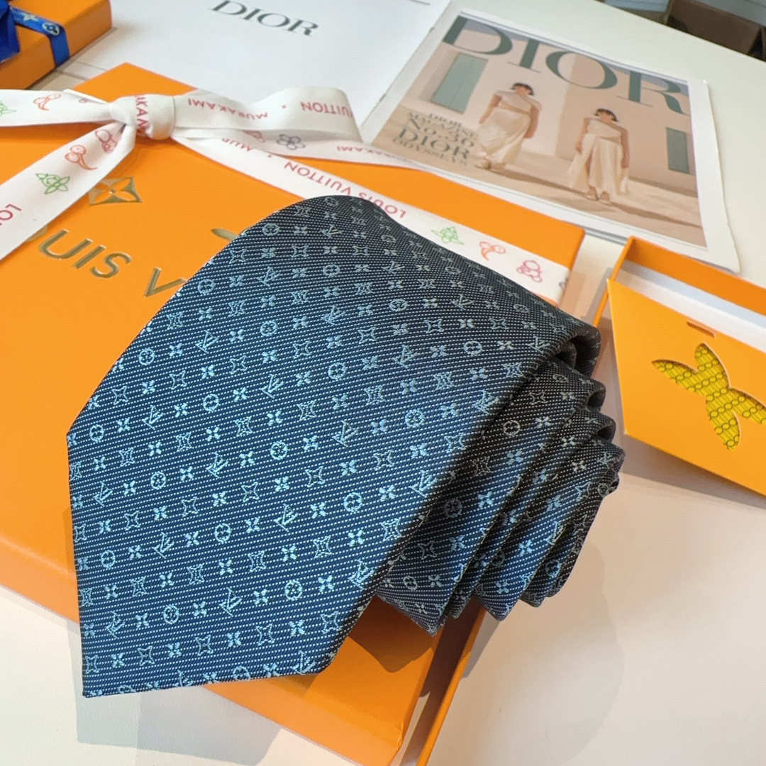 👏👏专柜同歩👔👔精致的小Logo提花，低调奢华大气的配色，这款领带将Lv标志性的Damier图案以同色调