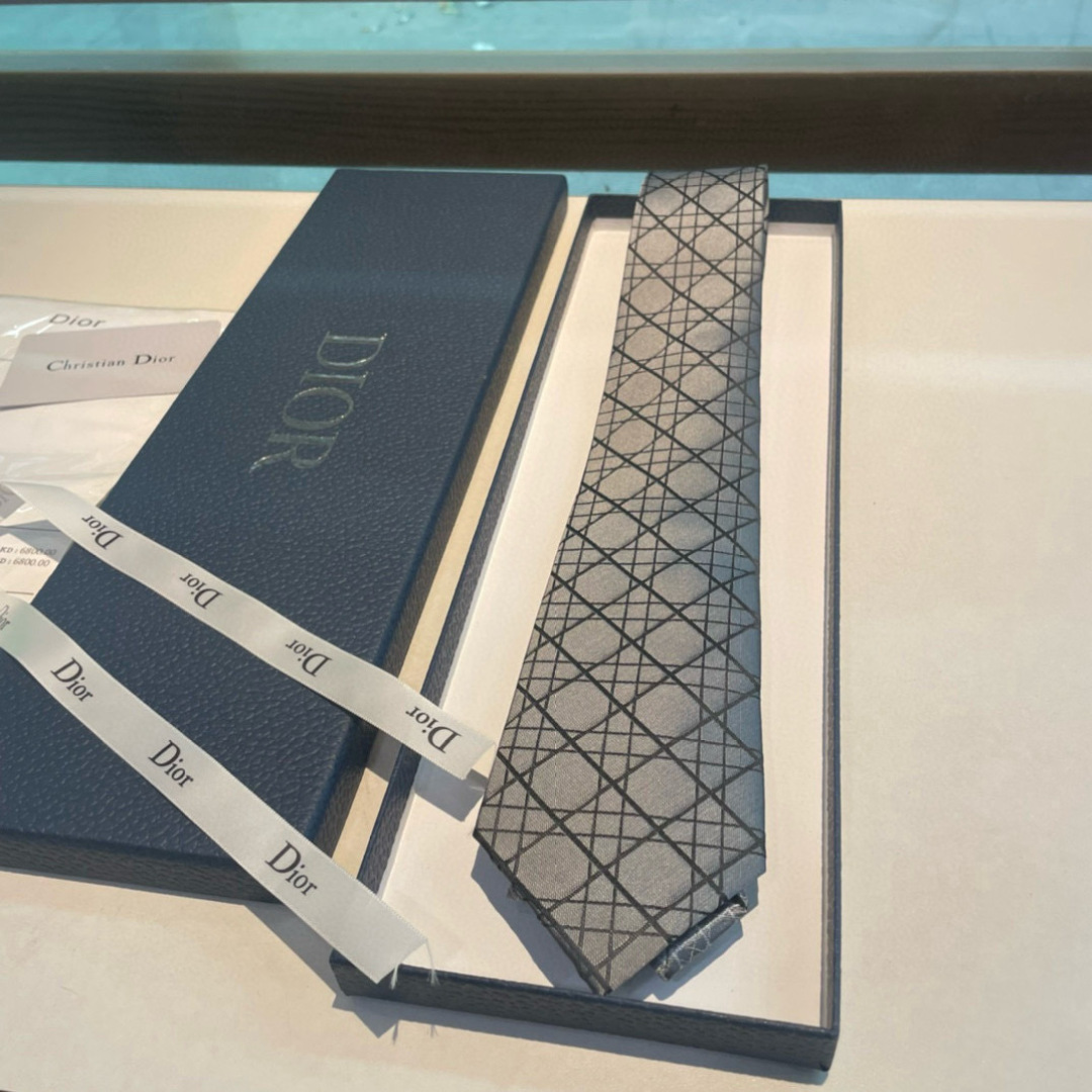 👏👏Dior家新款领带 👔👔Dior男士蚕丝藤格纹领带 稀有😻😻展现精湛手工与时尚优雅理想选择，这款采用