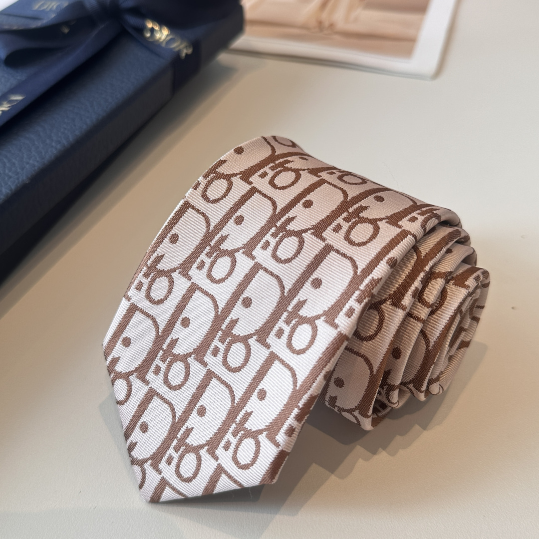 特👏👏Dior家款新领带 👔👔Dior男士CD提领花带 稀有😻😻展现精湛工手与时尚优雅理的想选择，这采款