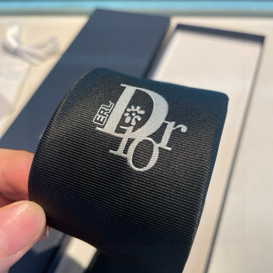 爆款到👏👏Do家新款领带 👔👔Dior男士【D家LOGO系列领带】，稀有😻😻展现精湛手工与时尚优雅的理想