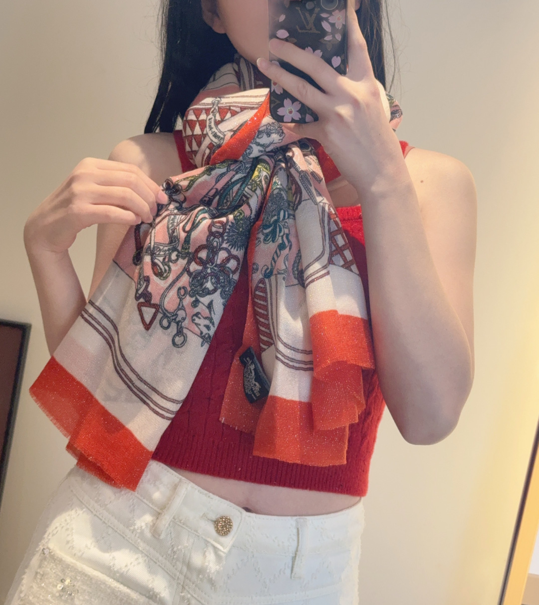 NO:727071,The shiny silver cashmere long scarf counter is synchronized and I sincerely praise the Louis Vuitton classic Monogram pattern with the colorful frame to add a gorgeous style. Highly recommended. This size is neither big nor small and is very easy to match. The quality is super good and you will understand the high-end quality when you get it. The high-end details are what you see is what you get. The VI price is a must-have for customers. Recommended size 110*200cm cashmere high version scarf, high version scarf, louis vuitton, louis vuitton, louis  vuitton19860909会发光发亮的围巾银丝羊绒长巾专柜同步真心赞驴家路易威登经典 Monogram 图案搭配彩色边框再添华美格调.强烈推荐手慢无这个size不大不小特别好搭配,品质超级好拿到手就会懂的高端品质,高端细节所见即所得重磅巨献VI价客户必入推荐尺寸110*200cm羊绒高版本围巾,高版本围巾,louis vuitton,louis vuitton,louis vuitton,scarf