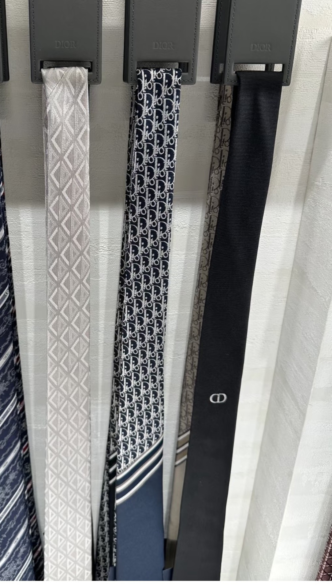 特 爆款到👏👏Do家新款领带 👔👔Dior男士【D家LOGO系列领带】，稀有😻😻展现精湛手工与时尚优雅的