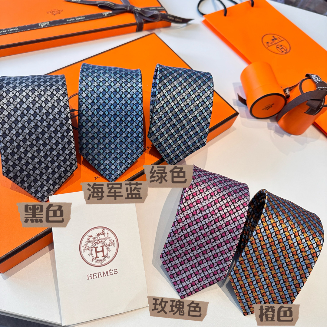 特 《纸牌游戏》爱马仕领带是每位男士衣橱中不可或缺的单品，也是一段故事的起源。仅有一条规则：享受佩戴它的