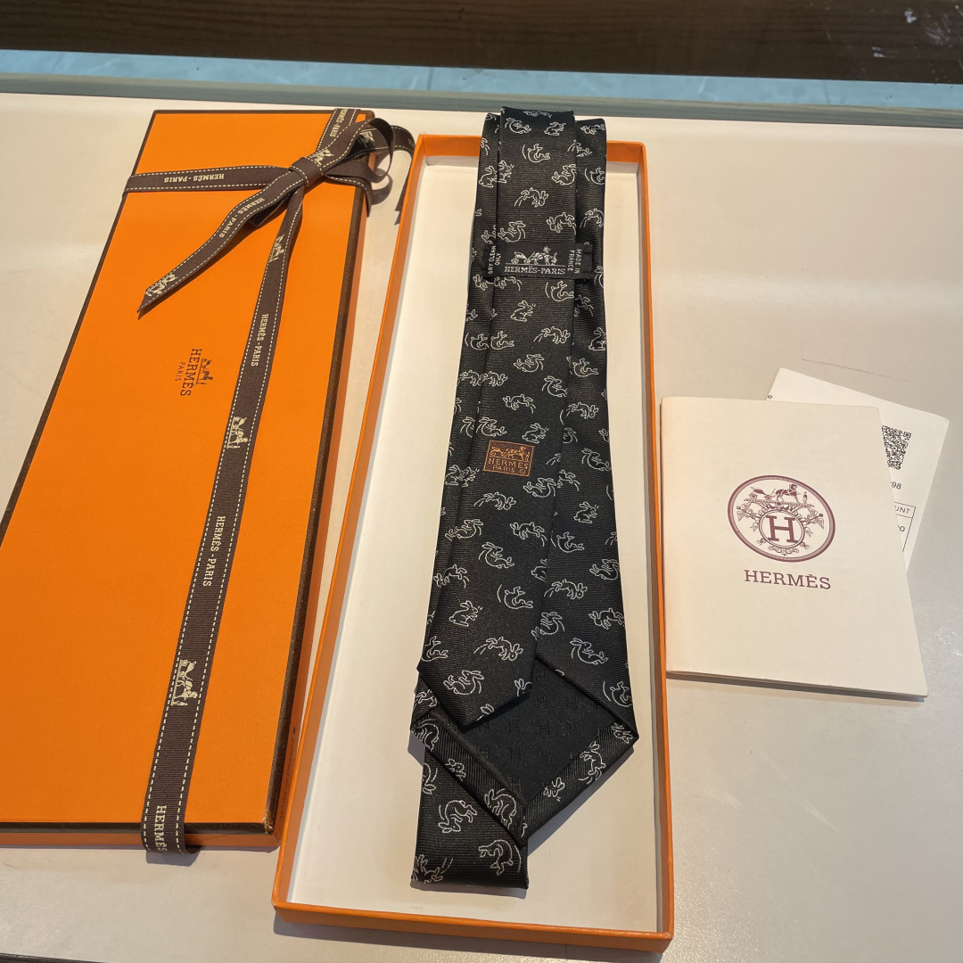 特 领带新款出货啦‼️‼️爱马仕男士新款领带系列👔👔，让男士可以充分展示自己个性。100%顶级斜纹真丝手