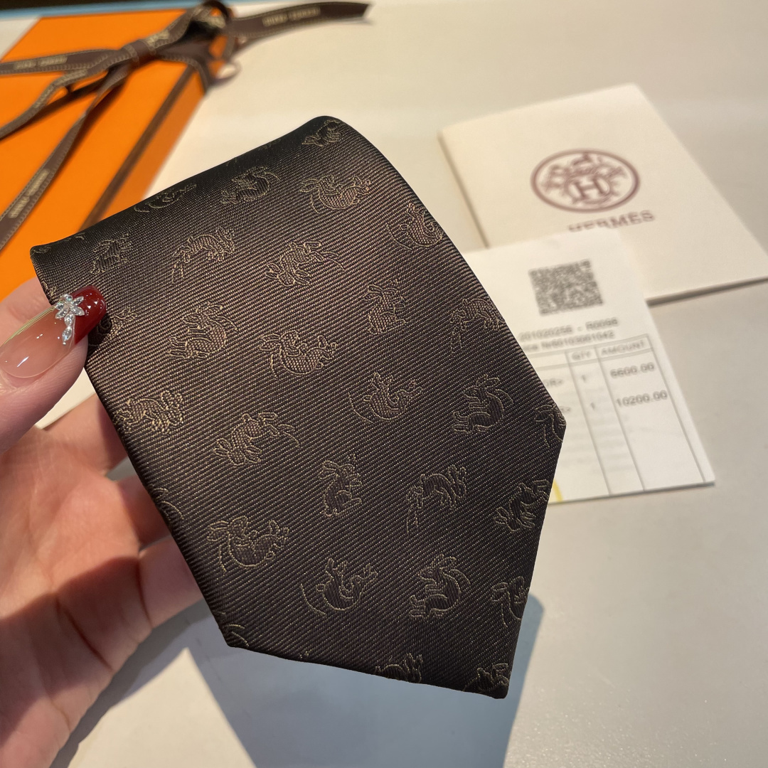 特 领带新款出货啦‼️‼️爱马仕男士新款领带系列👔👔，让男士可以充分展示自己个性。100%顶级斜纹真丝手