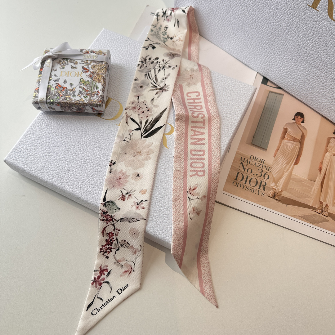 Dior scarf Mitzah Millefiori ， ， 。 ， ， ， ， ， Christian Dior 。 、 ， 。 — photo 12
