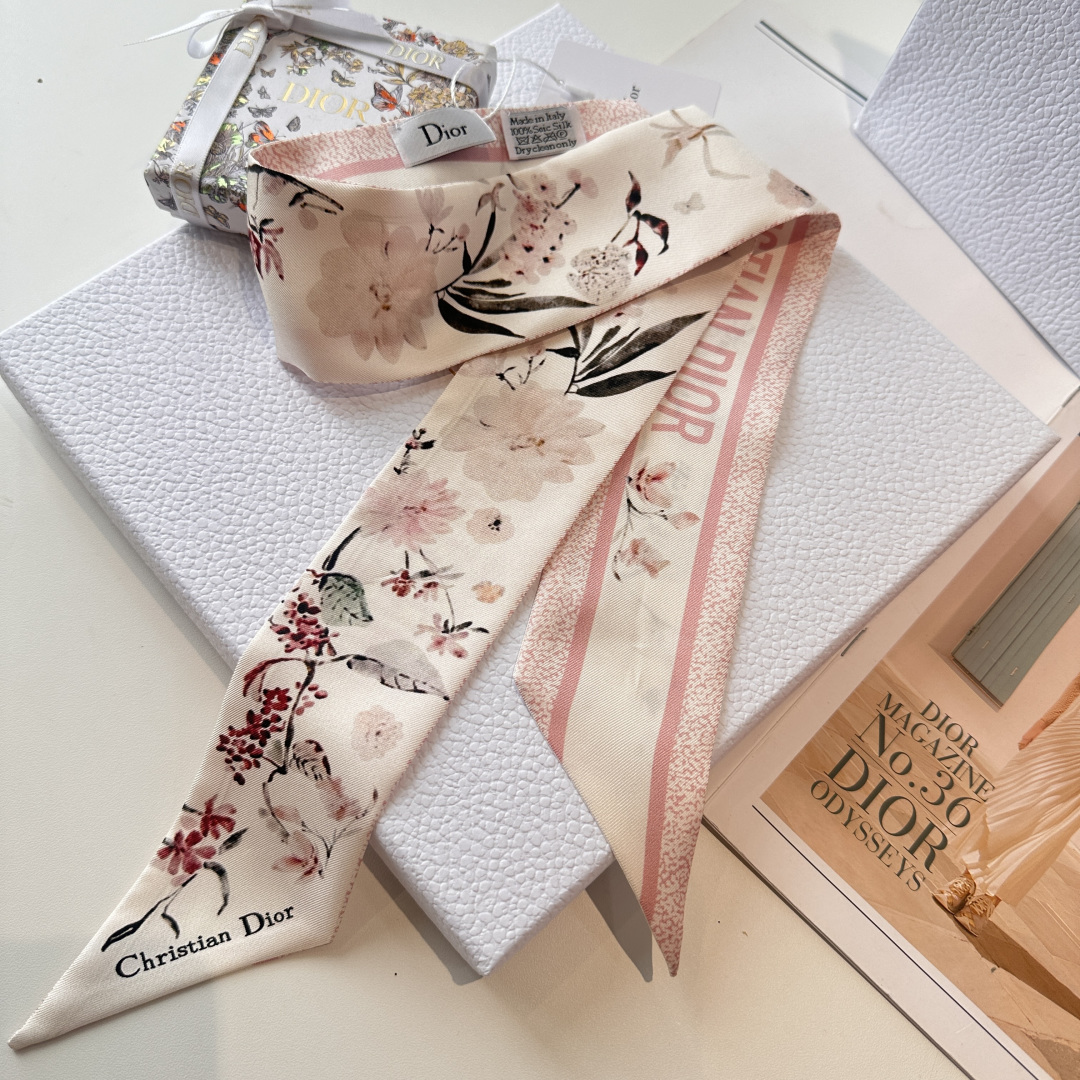 Dior scarf Mitzah Millefiori ， ， 。 ， ， ， ， ， Christian Dior 。 、 ， 。 — photo 15