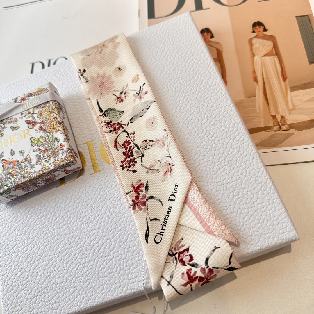 Dior scarf Mitzah Millefiori ， ， 。 ， ， ， ， ， Christian Dior 。 、 ， 。 — photo 4