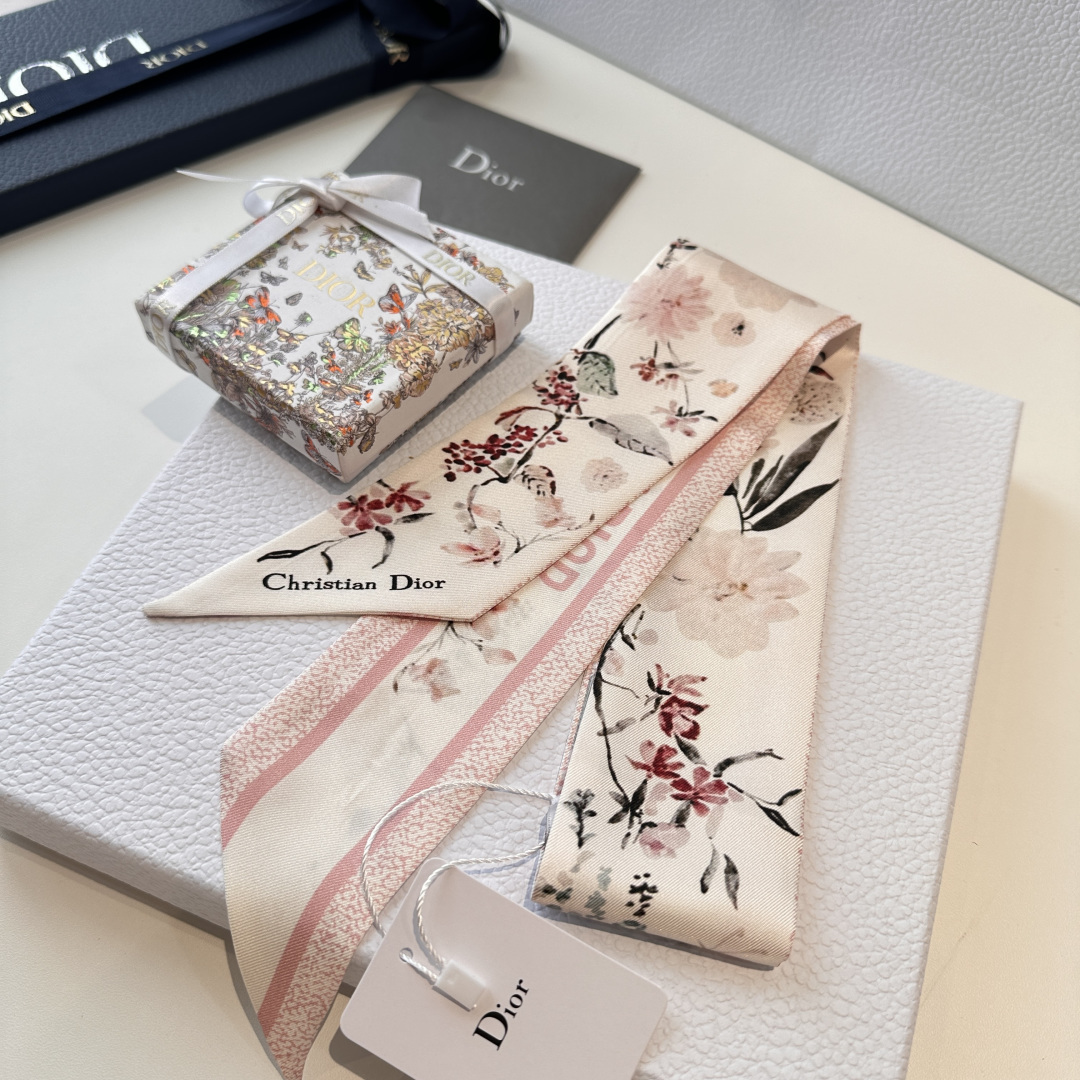 Dior scarf Mitzah Millefiori ， ， 。 ， ， ， ， ， Christian Dior 。 、 ， 。 — photo 6
