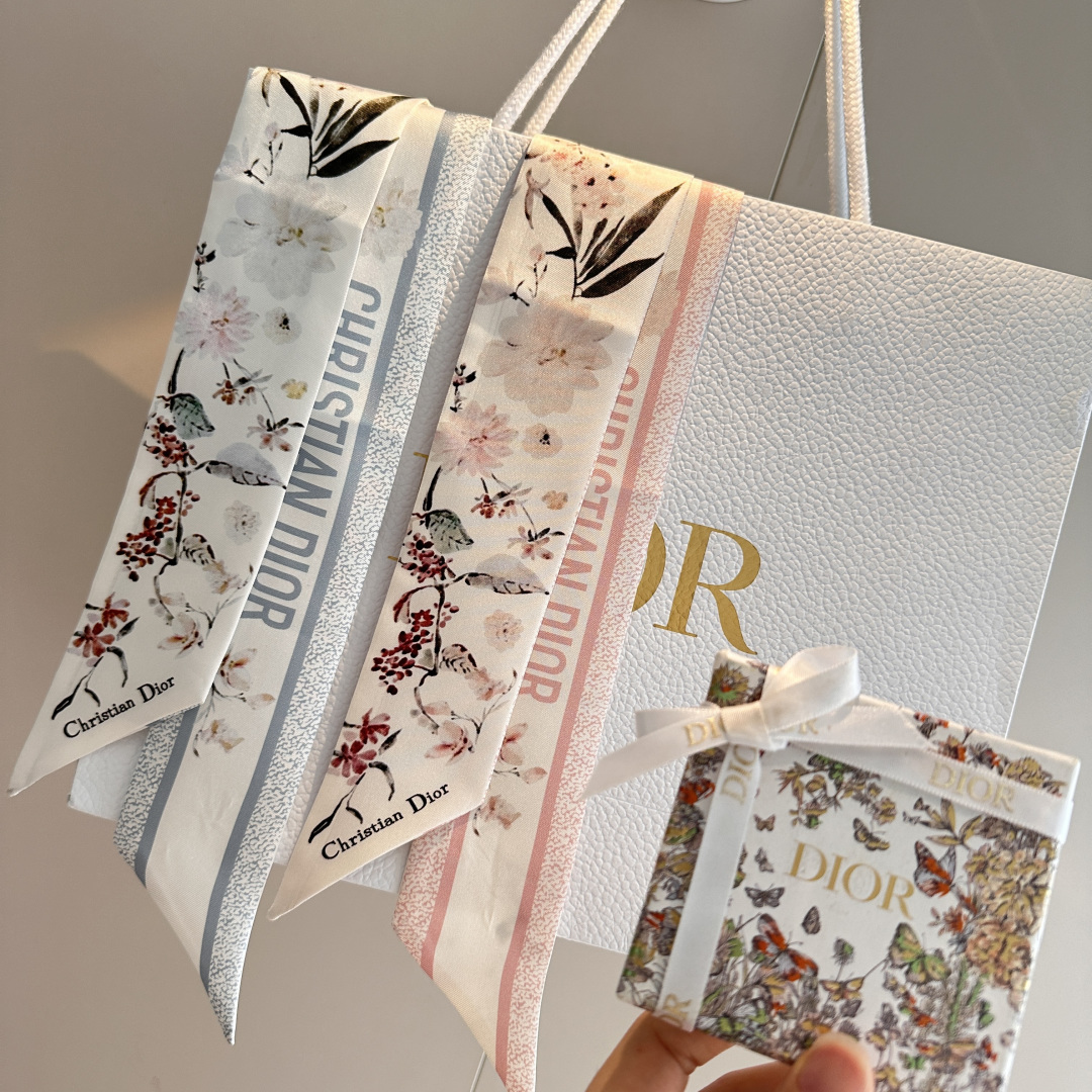 Dior scarf Mitzah Millefiori ， ， 。 ， ， ， ， ， Christian Dior 。 、 ， 。 — photo 3