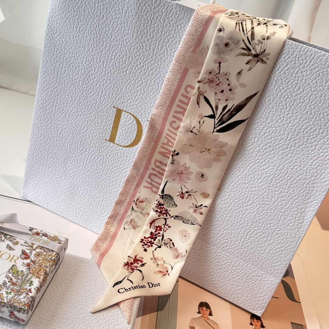 Dior scarf Mitzah Millefiori ， ， 。 ， ， ， ， ， Christian Dior 。 、 ， 。 — photo 11
