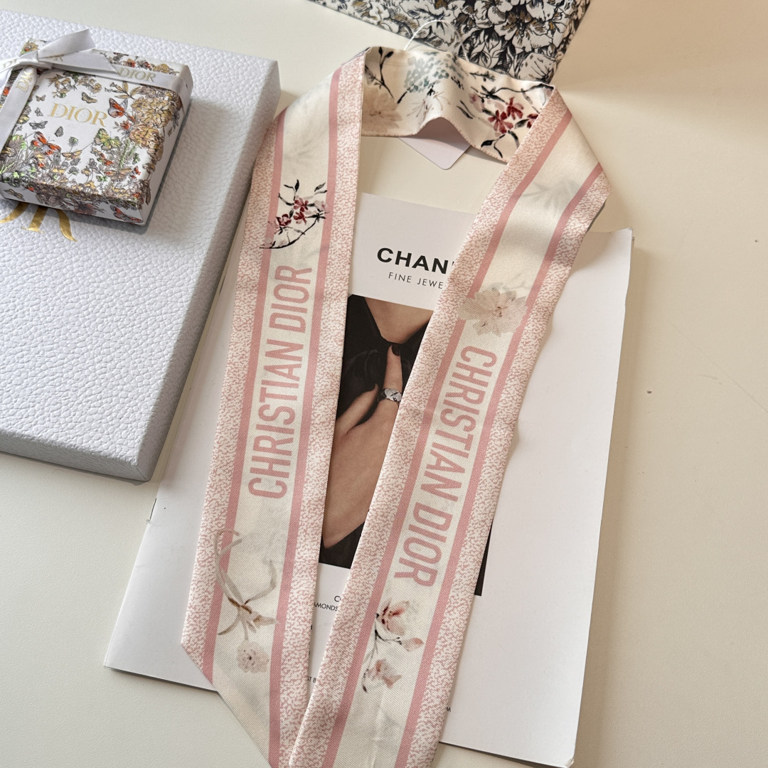 Dior scarf Mitzah Millefiori ， ， 。 ， ， ， ， ， Christian Dior 。 、 ， 。 — photo 8
