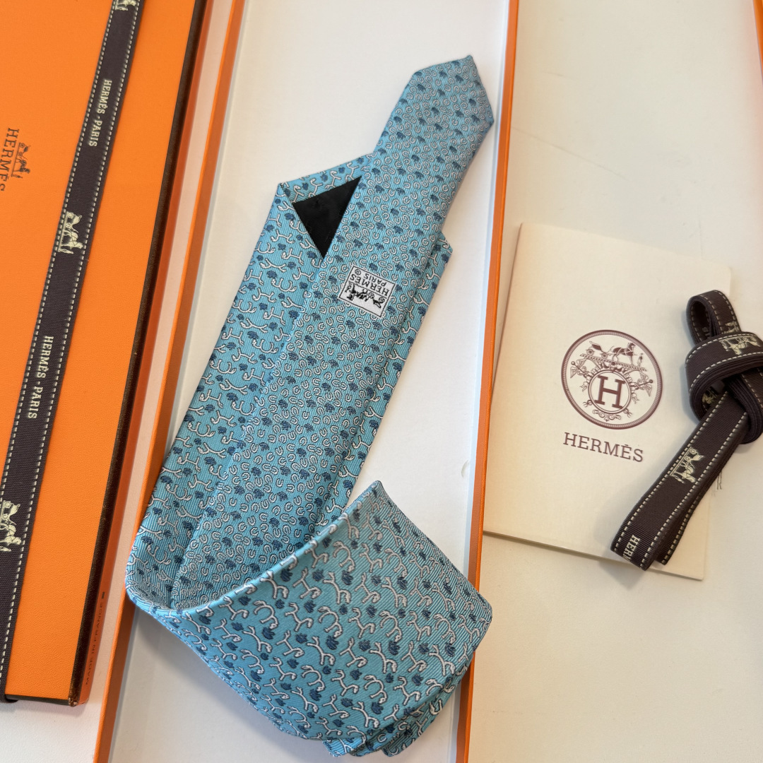 特 男士新款领带👔👔，稀有😻😻H家每年都有一千条不同印花的领带面世，从最初的多以几何图案表现骑术活动为主