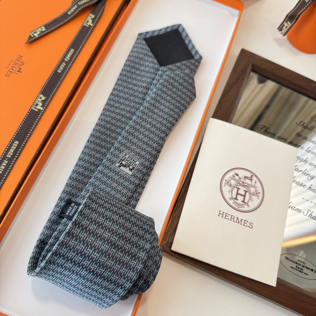 特 爱马仕男士新款领带系列👔👔，稀有H家每年都有一千条不同印花的领带面世，从最初的多以几何图案表现骑术活