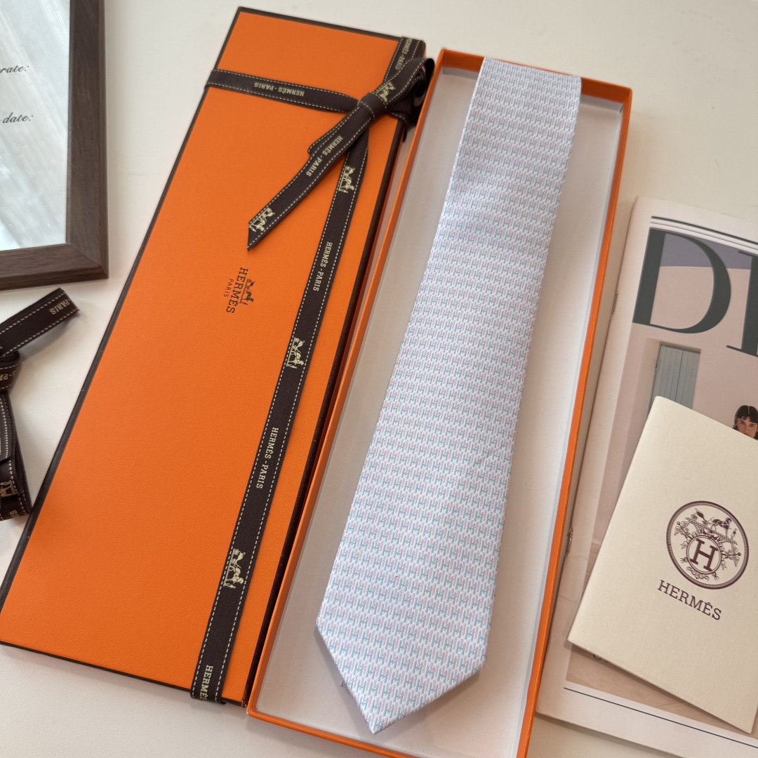 特 爱马仕男士新款领带系列👔👔，稀有H家每年都有一千条不同印花的领带面世，从最初的多以几何图案表现骑术活