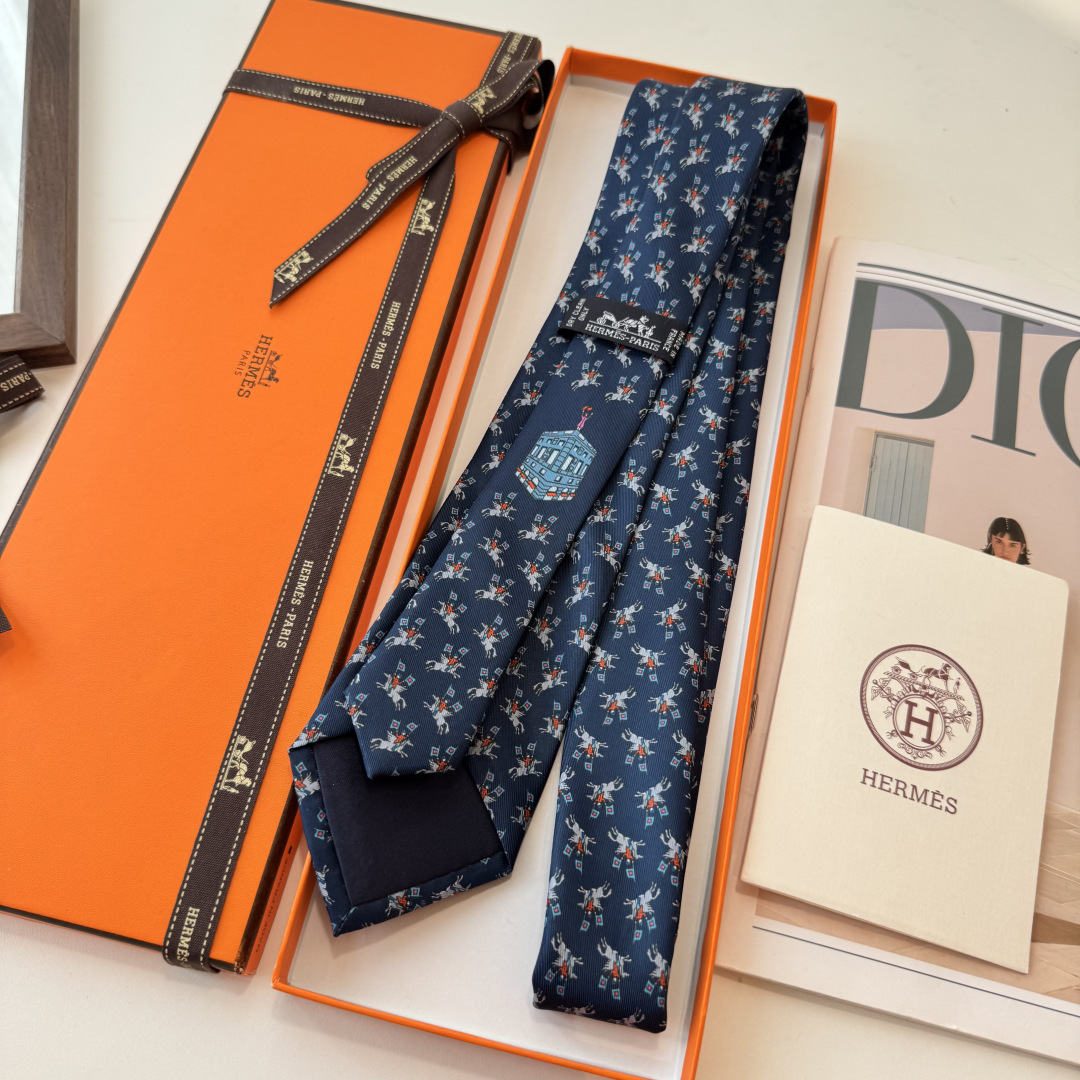 特 手工缝制斜纹真丝领带（100%桑蚕丝）。这件蕴含创意巧思的作品饰有令人惊喜的细节，佩戴这款精美领带，