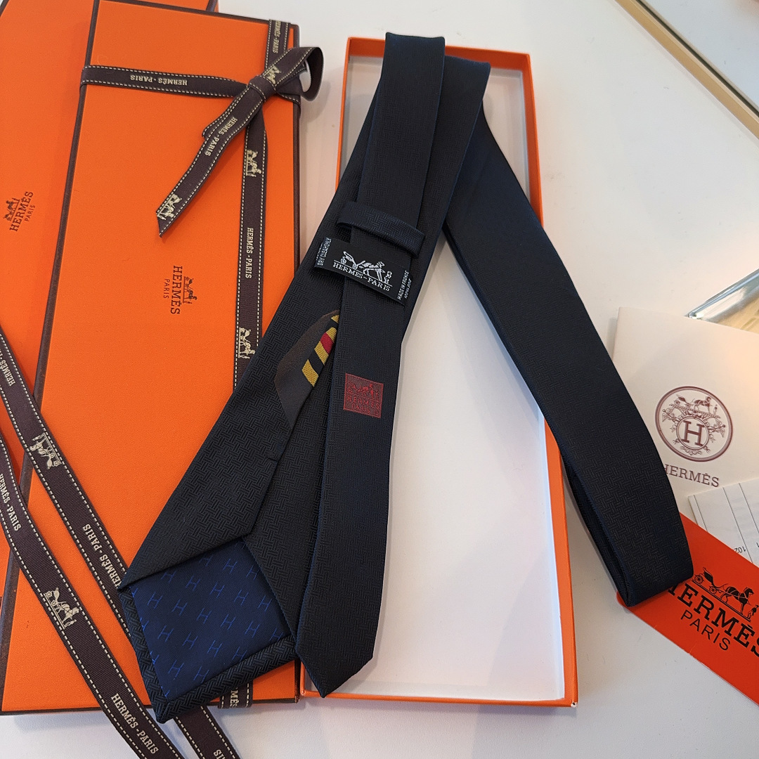🌾 马年销量版 领带新款出货啦‼️‼️爱马仕男士新款领带系列👔👔，让男士可以充分展示自己个性。100%顶