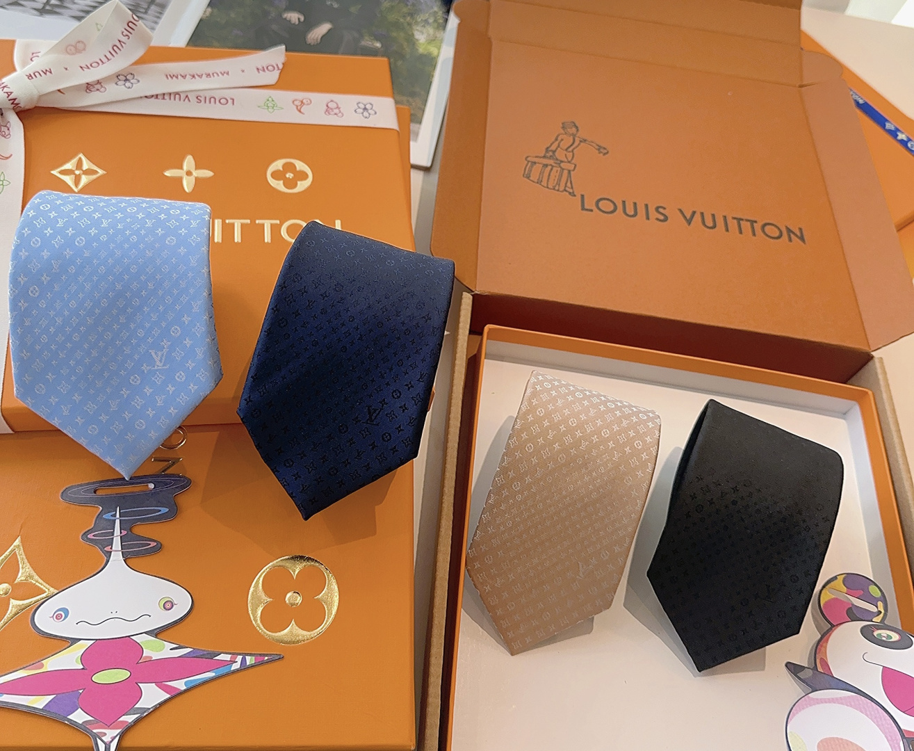 👏👏专柜同歩👔👔精致的小Logo暗纹提花，低调奢华大气的配色，这款领带将Lv标志性的Damier图案以同