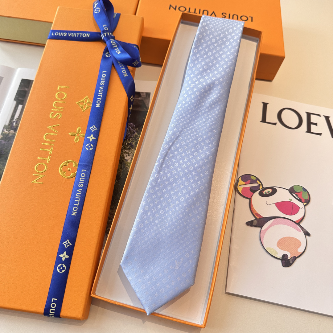 👏👏专柜同歩👔👔精致的小Logo暗纹提花，低调奢华大气的配色，这款领带将Lv标志性的Damier图案以同