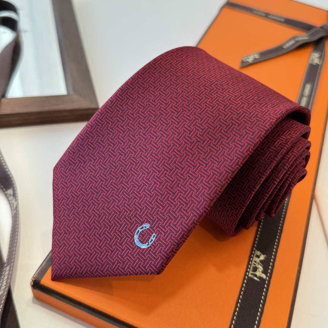 🌾 爱马仕男士新款领带系列👔👔，稀有H家每年都有一千条不同印花的领带面世，从最初的多以几何图案表现骑术活