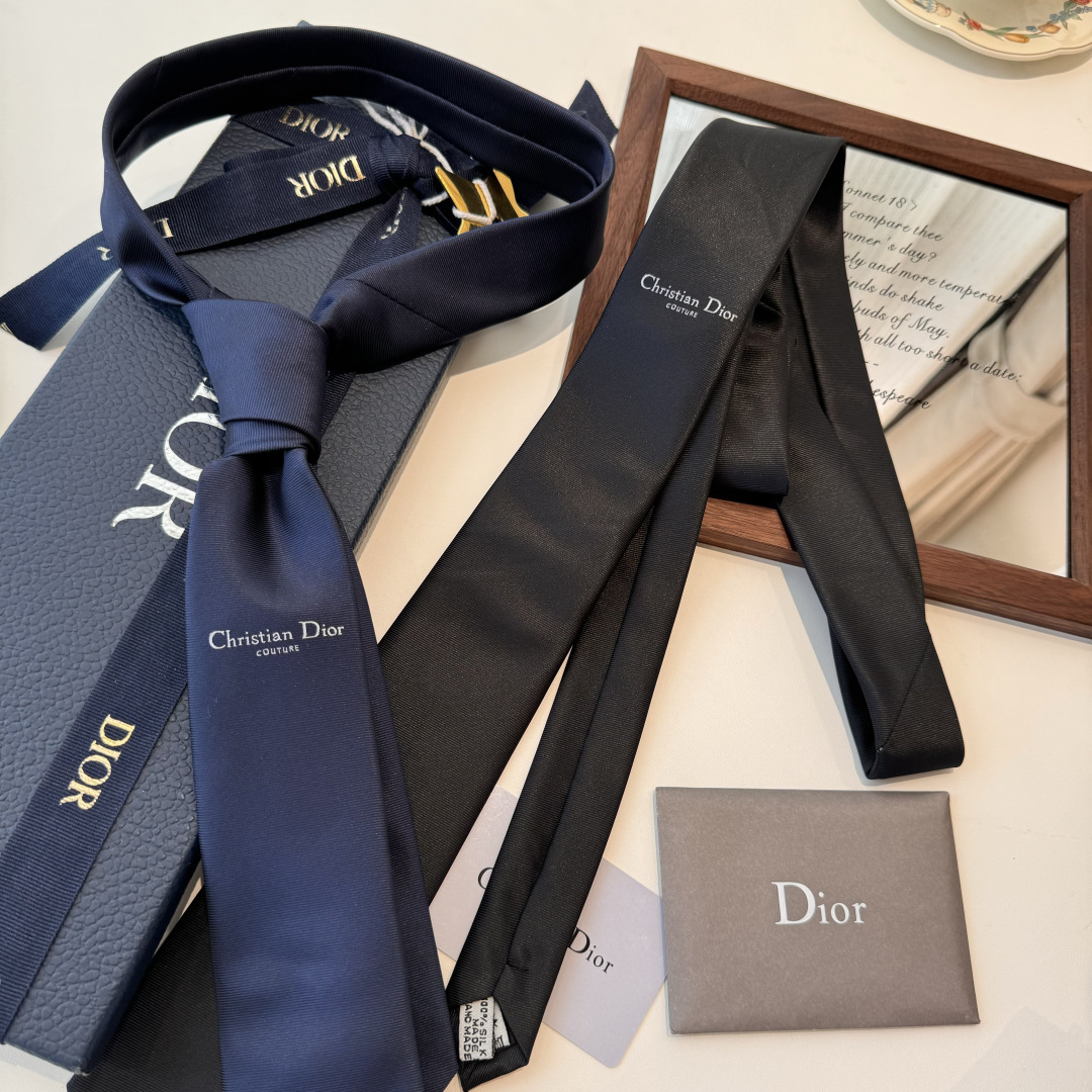 特 爆款到👏👏Do家新款领带 👔👔Dior男士【D家LOGO系列领带】，稀有😻😻展现精湛手工与时尚优雅的