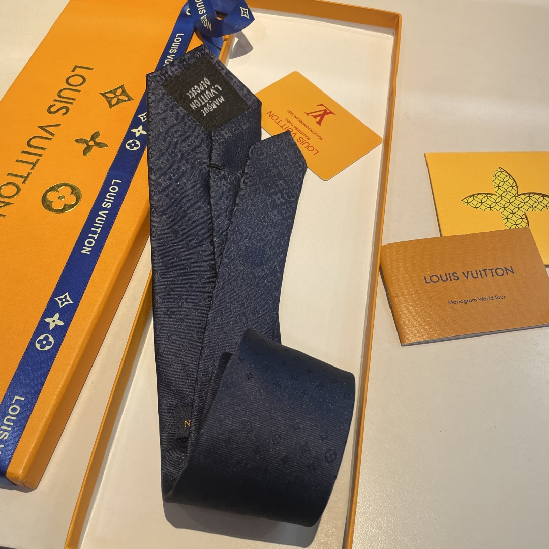 特 LV字母渐变领带 ，路易威登经典领带👔男士必备单品超时尚！高端品质 版型面料都达到品牌标准，，难得的