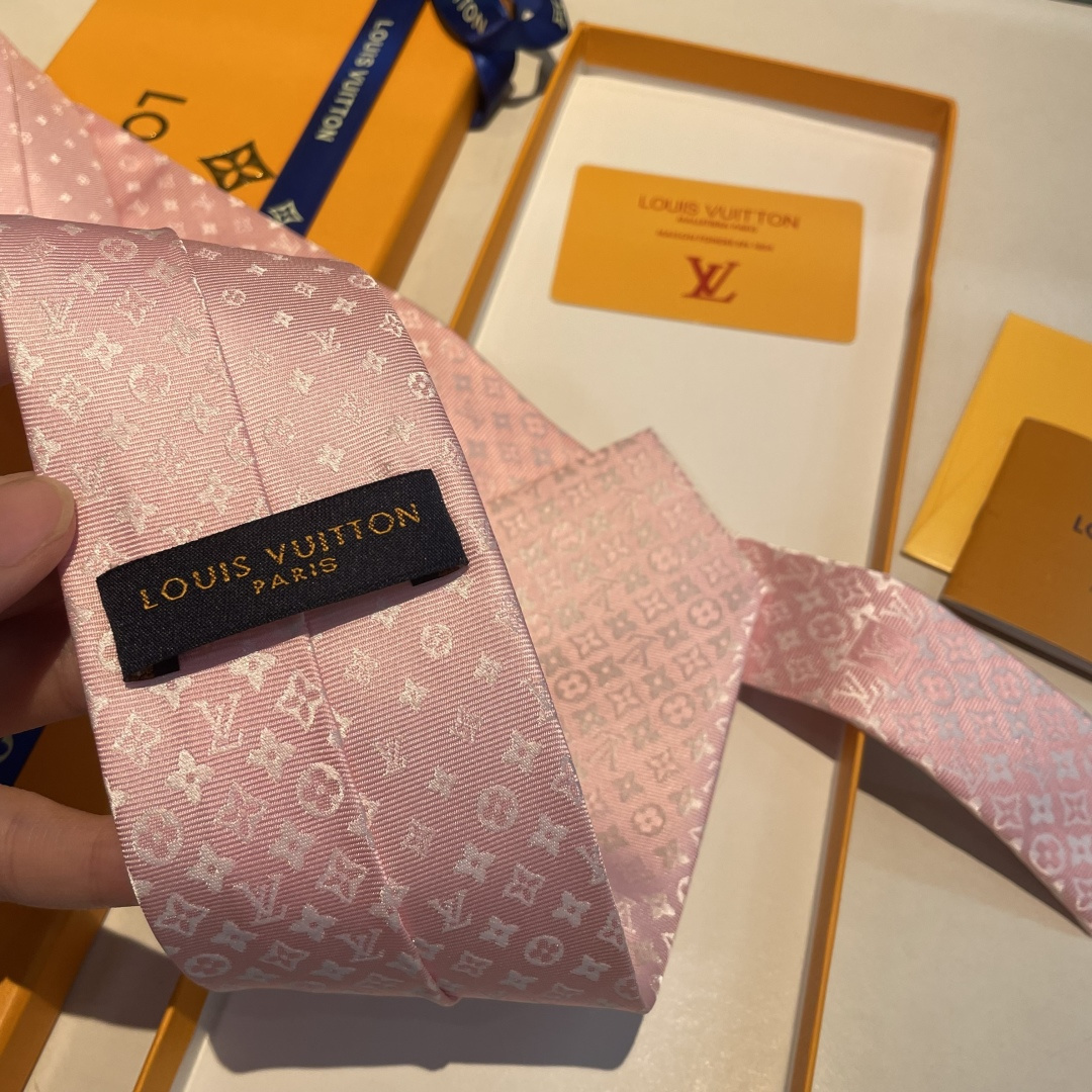 特 LV字母渐变领带 ，路易威登经典领带👔男士必备单品超时尚！高端品质 版型面料都达到品牌标准，，难得的