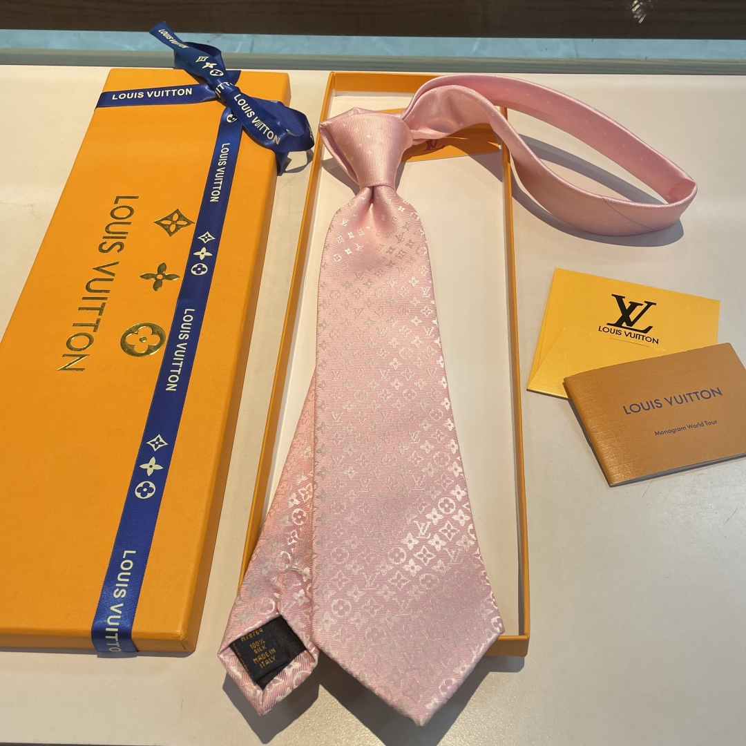 特 LV字母渐变领带 ，路易威登经典领带👔男士必备单品超时尚！高端品质 版型面料都达到品牌标准，，难得的