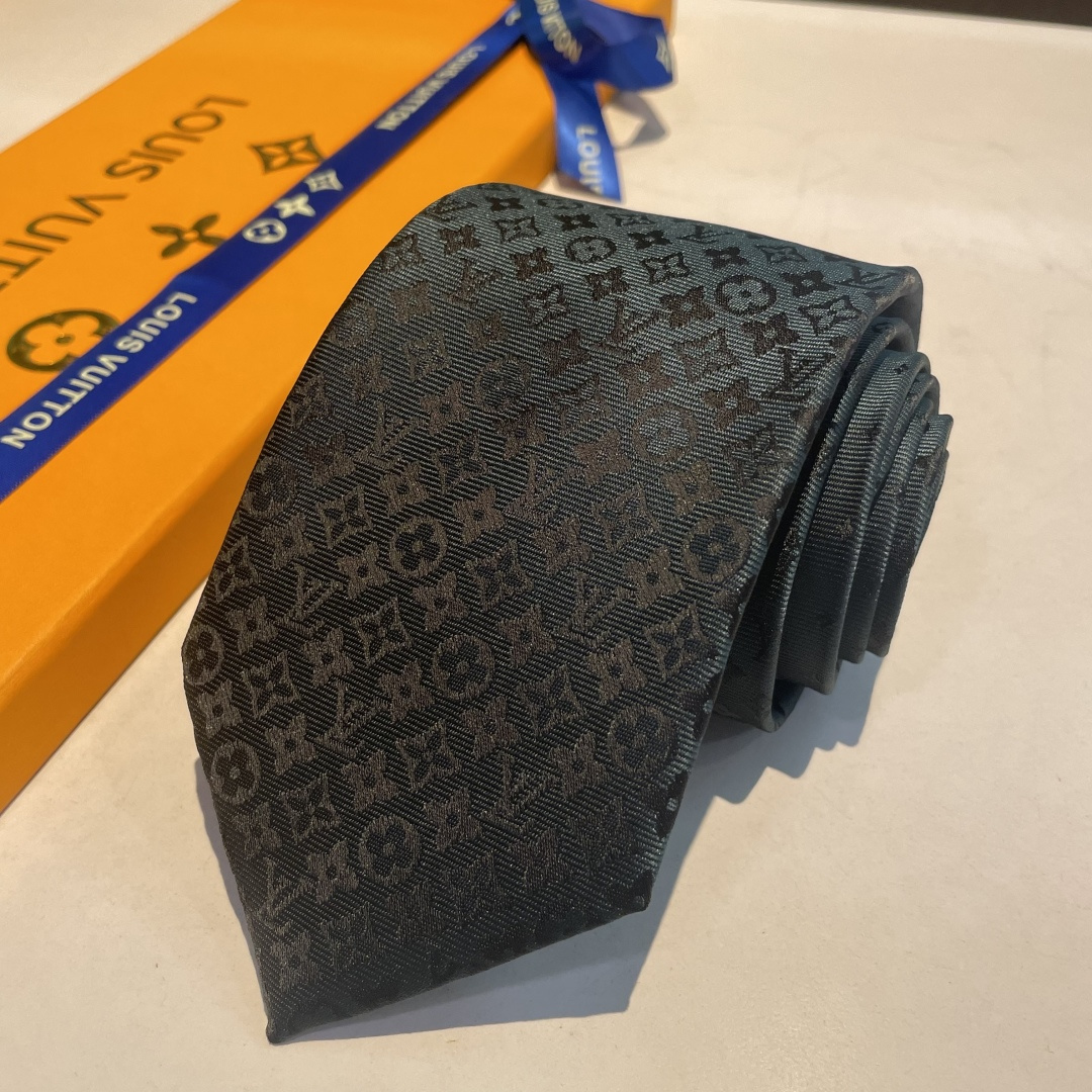 特 墨绿色 LV字母渐变领带 ，路易威登经典领带👔男士必备单品超时尚！高端品质 版型面料都达到品牌标准，